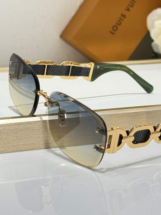 Picture of Louis Vuitton Sunglasses _SKUfw76511494fw